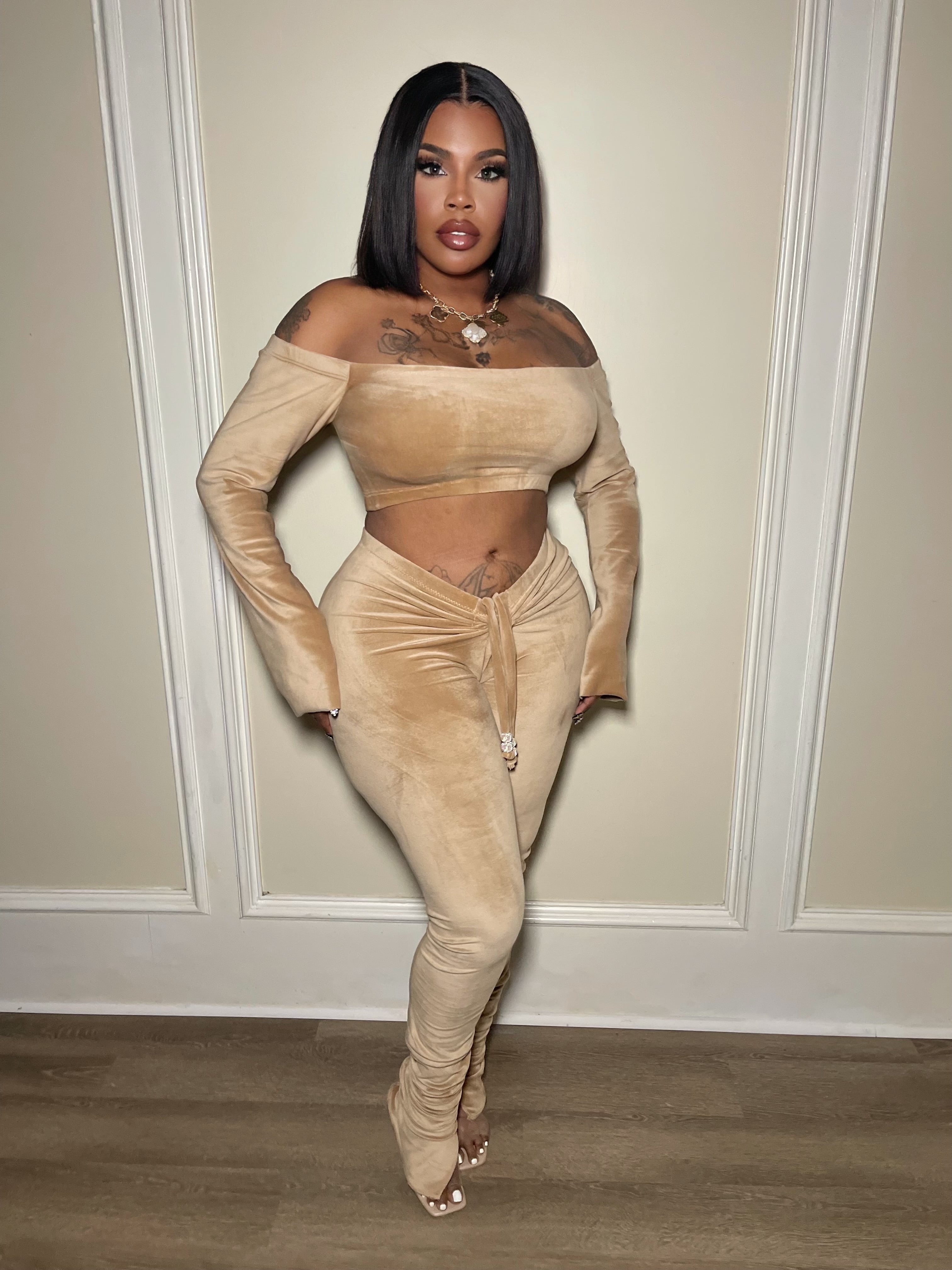 V cut stack legging set nude