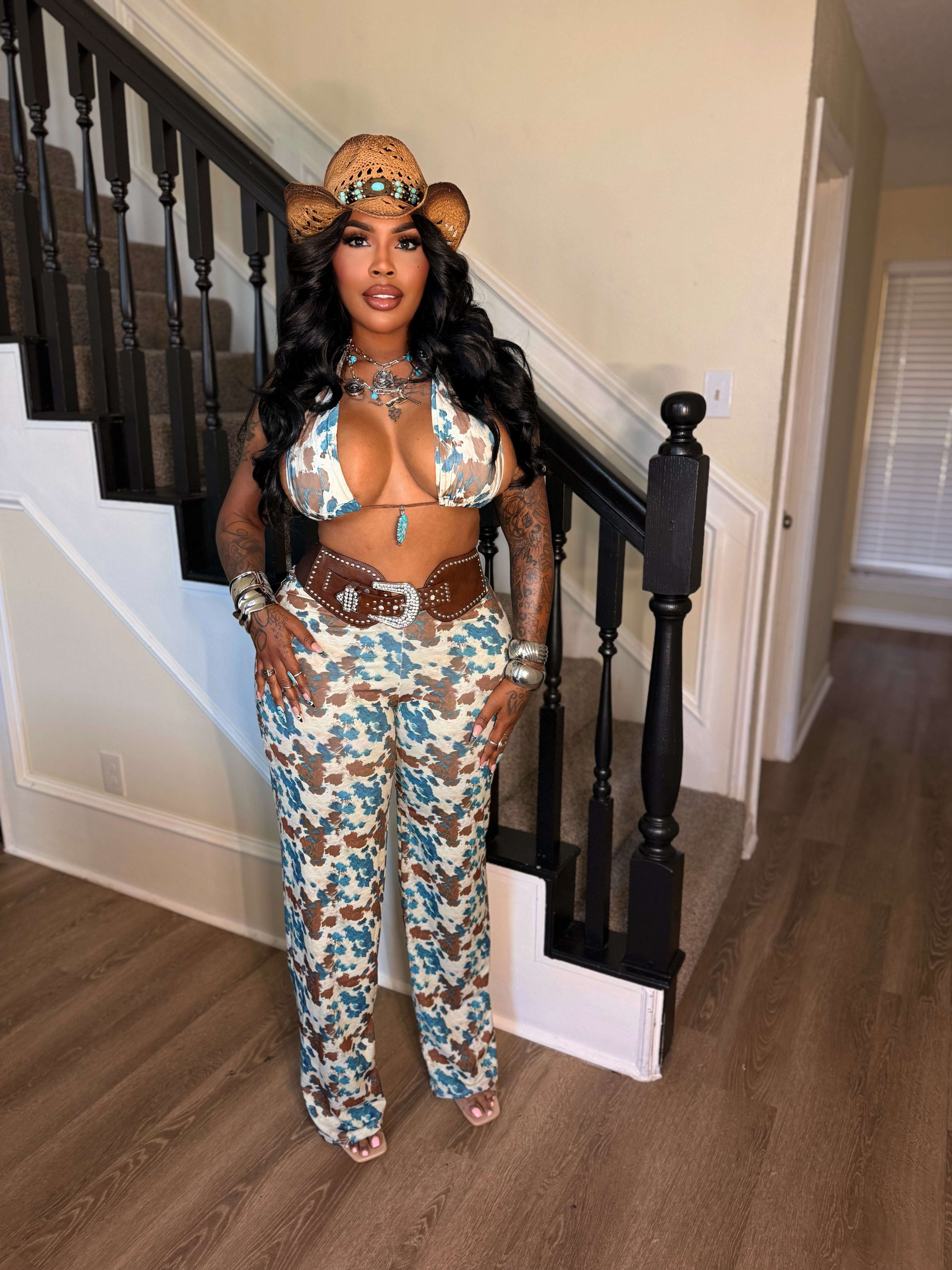 ￼Cowprint 2 pcs set belt attached to bottoms ￼