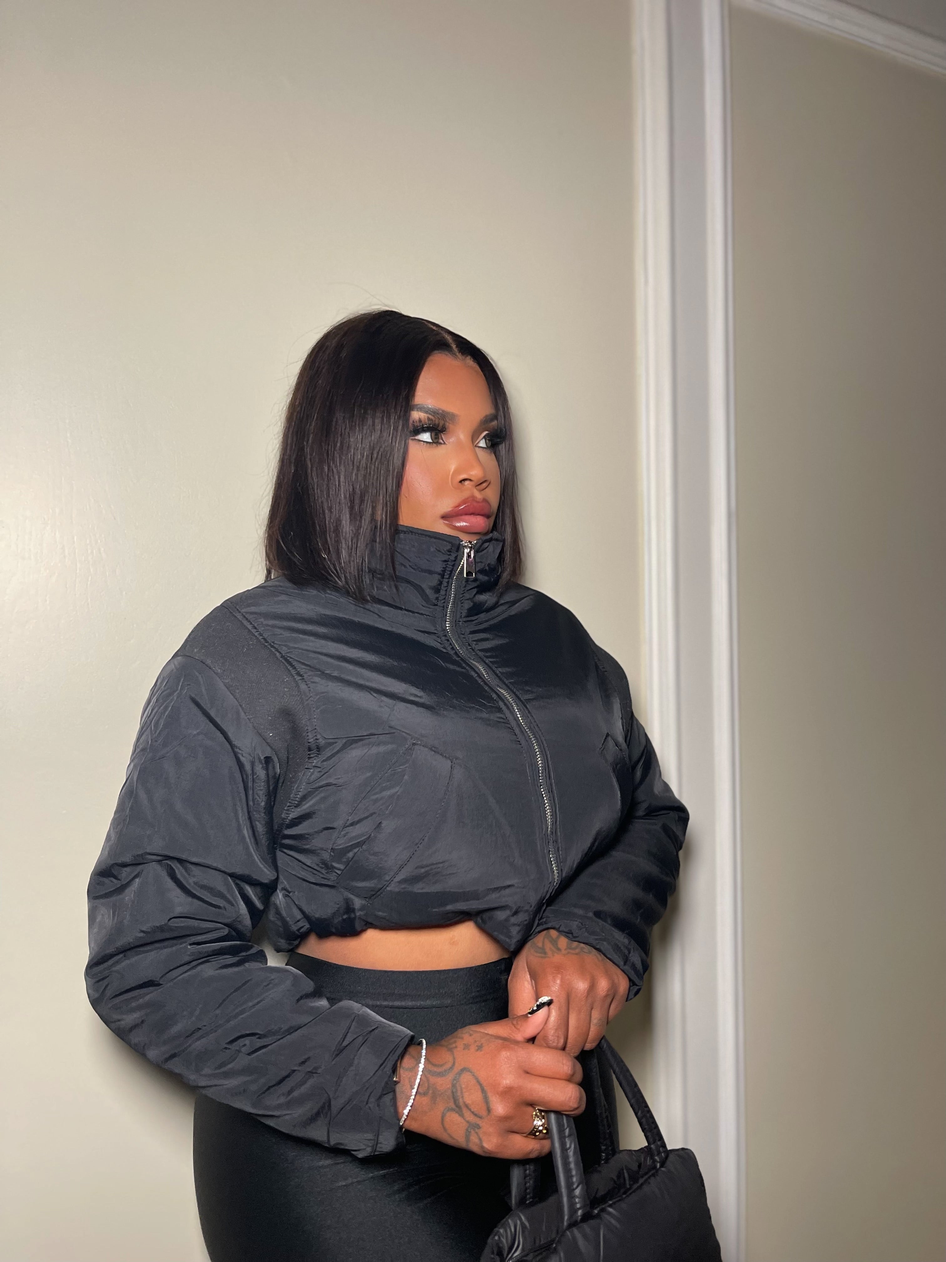 Black crop windbreaker jacket ￼