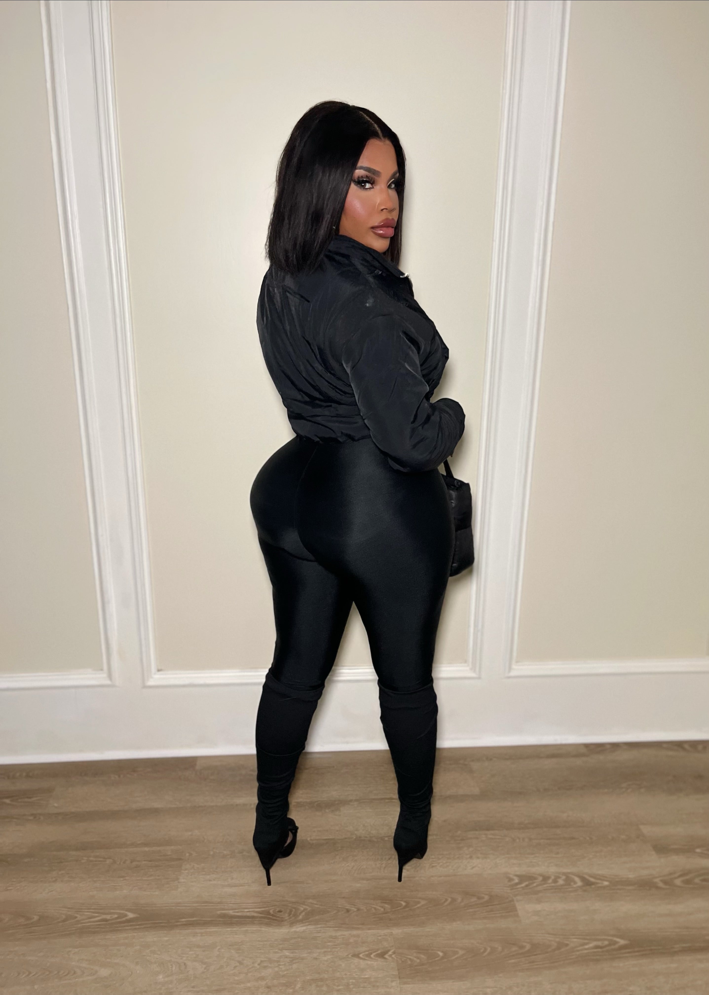 Black crop windbreaker jacket ￼