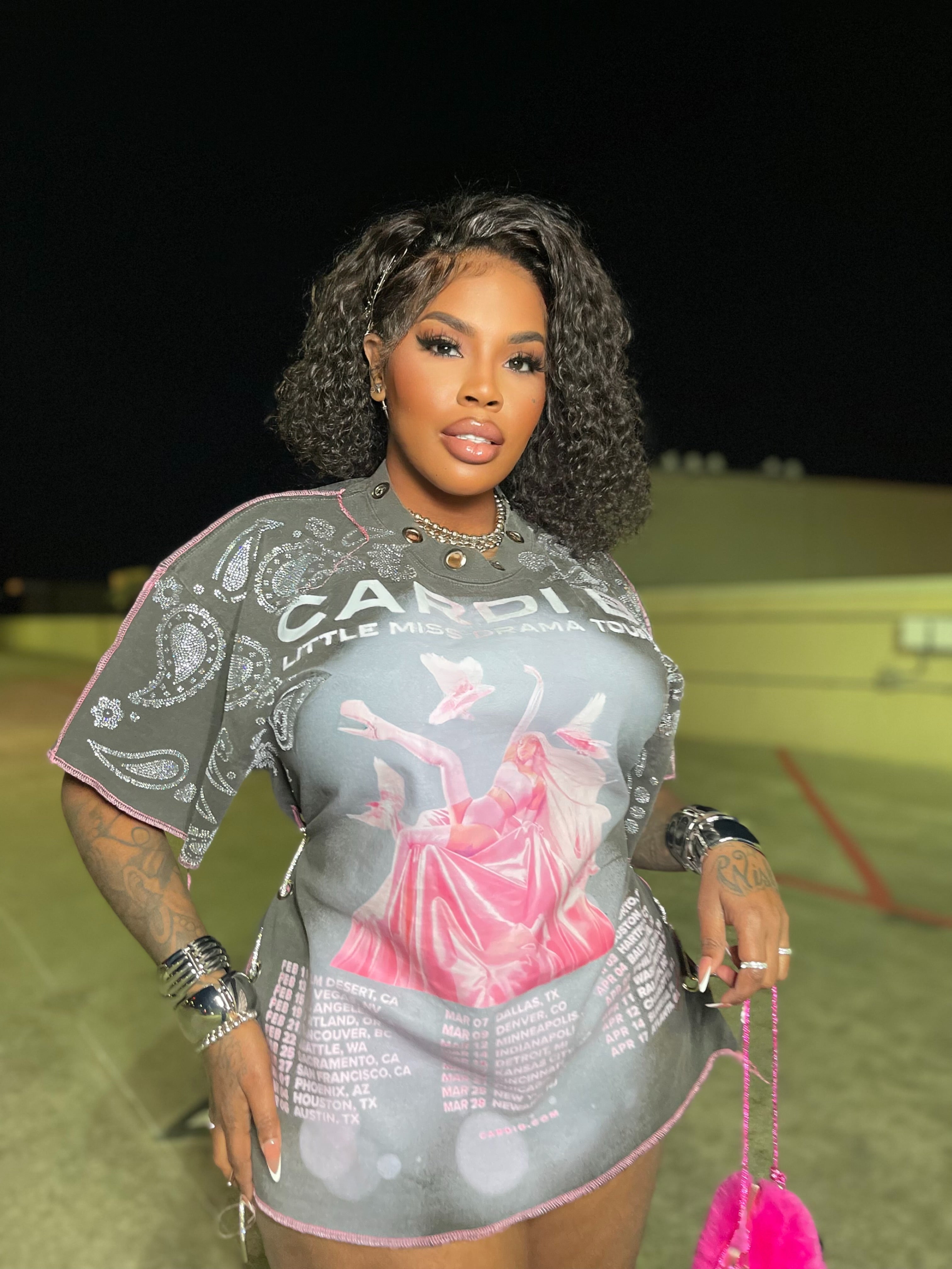 Tour dates oversized tee