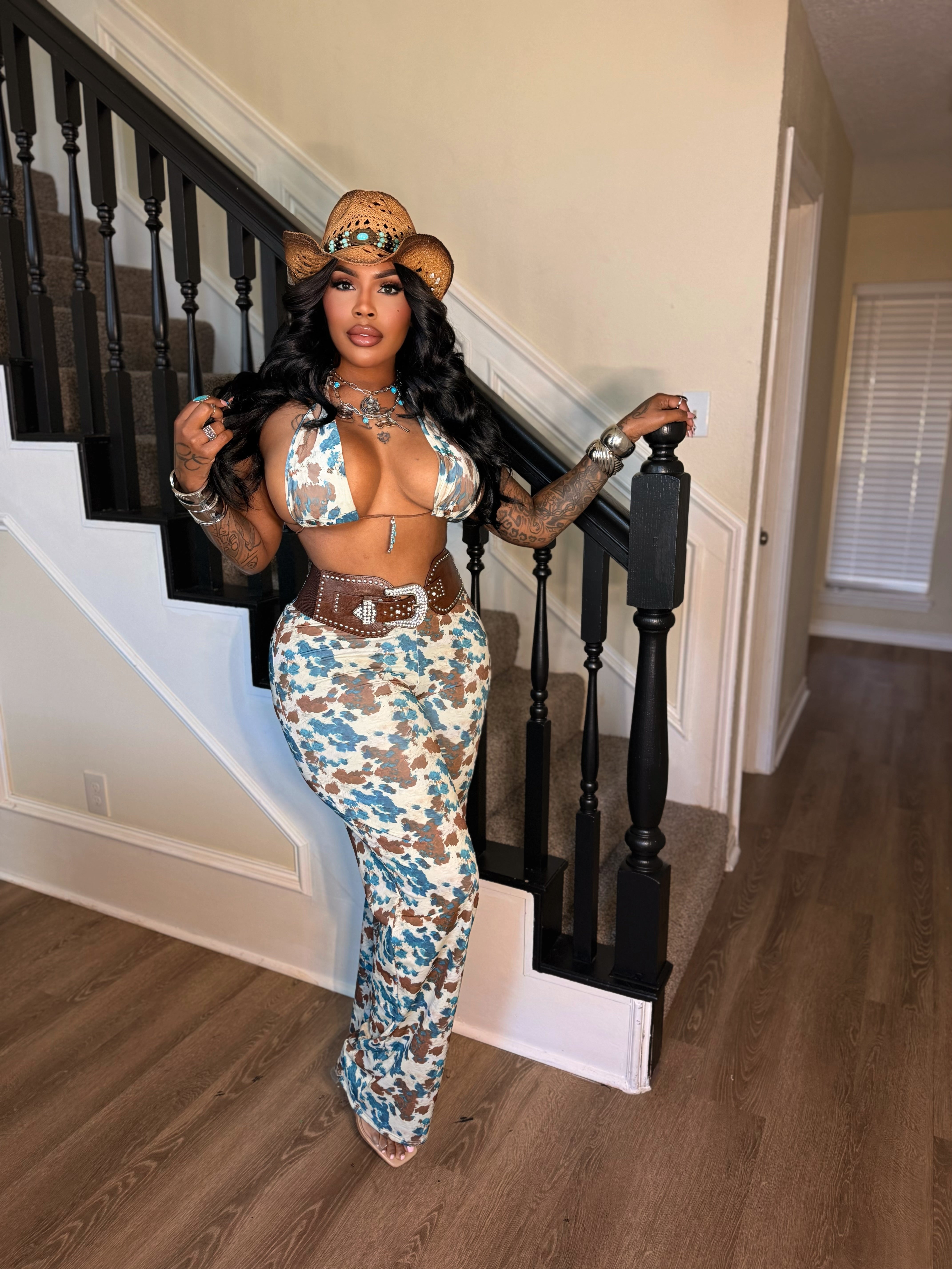 ￼Cowprint 2 pcs set belt attached to bottoms ￼